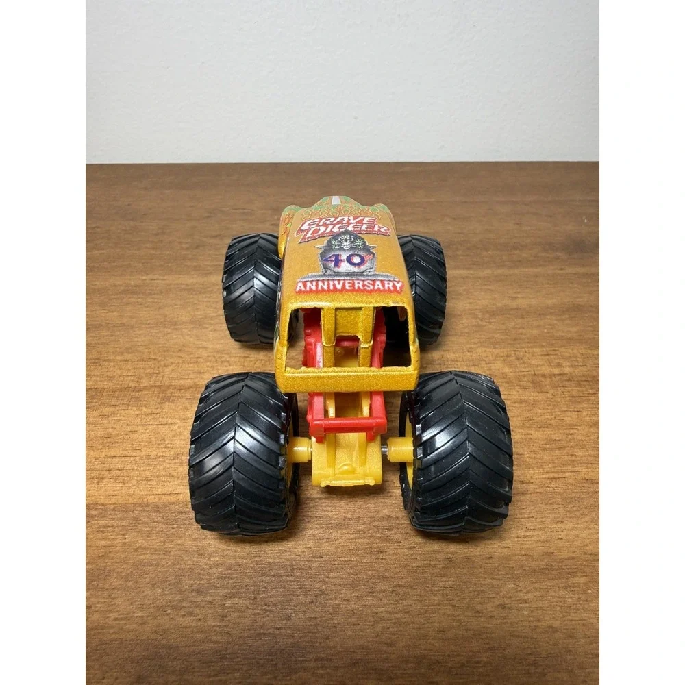 Spin Master Monster Jam Gold 40th Anniversary Exclusive Grave Digger
